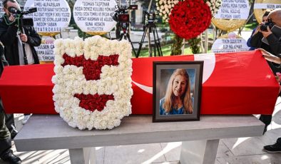 Sanatçı Ayla Algan törenle son yolculuğuna uğurlandı