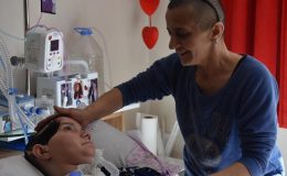 İzmir’de kızı yatağa mahkum oldu! O sürücünün peşini bırakmıyor