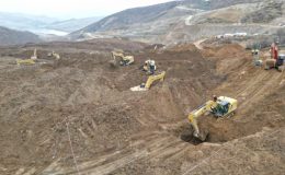 Heyelan nedeniyle maden ocağından 180 bin kamyon toprak taşındı