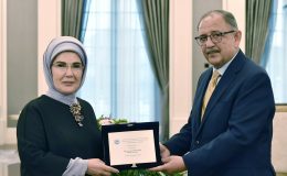 Emine Erdoğan, ‘Sıfır Atık’ projesine verilen prestijli ödülü teslim aldı