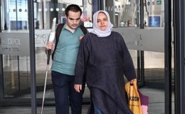 Engelli oğlunun mezuniyetinde anneye teşekkür belgesi verildi