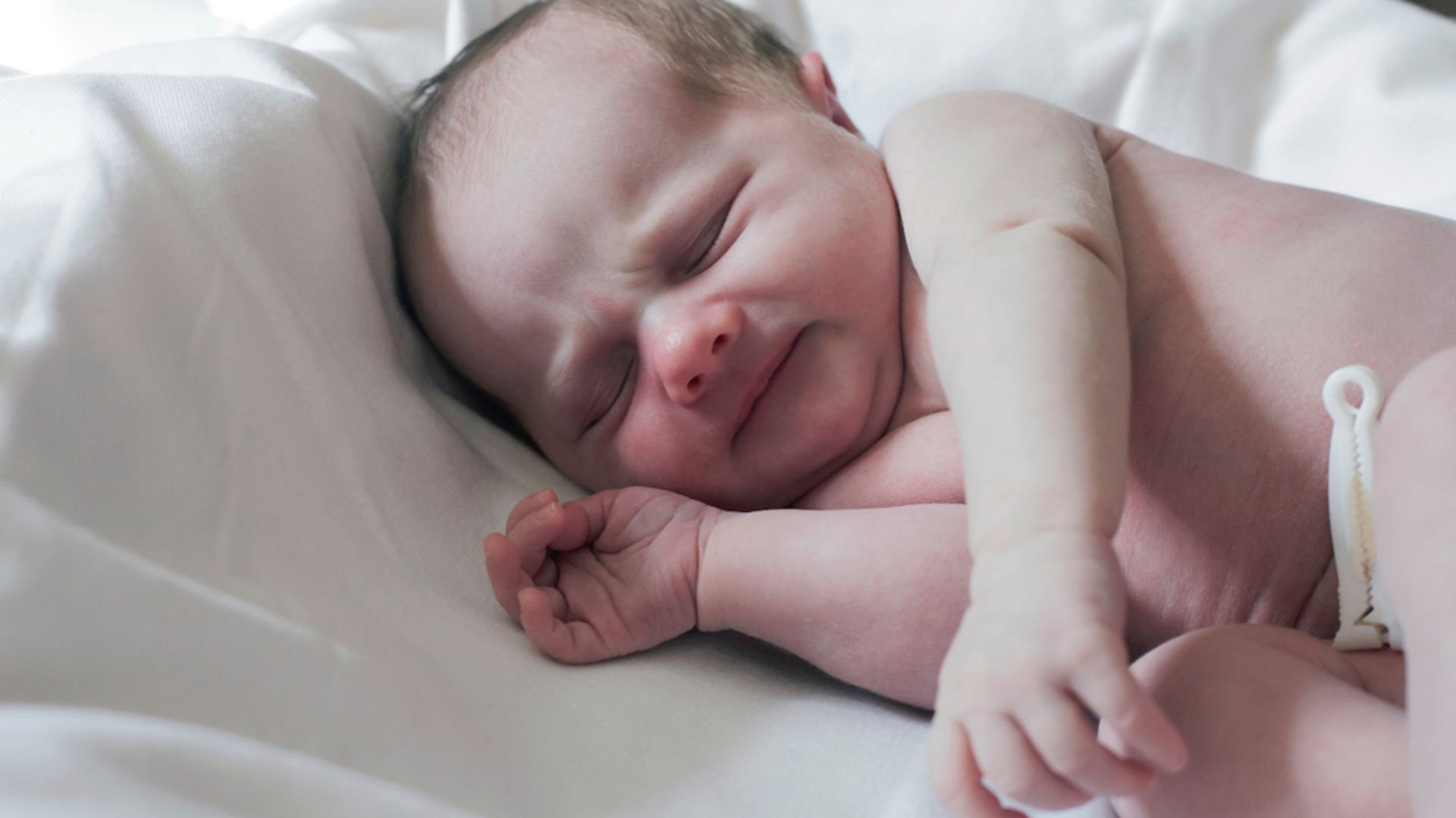 Yeni doğan bebeğin göbeği nasıl olur?