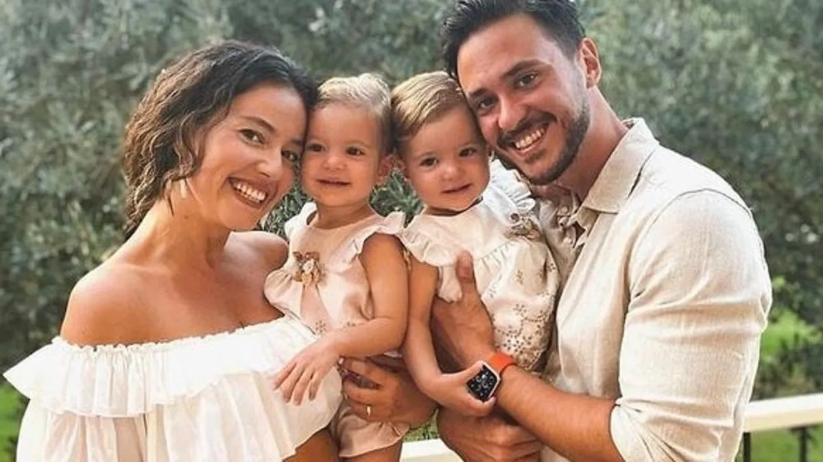 Sık sık boşanma iddialarıyla gündeme geliyordu! Saçlarını kısacık kestiren Pelin Akil takipçilerini hayal kırıklığına uğrattı: Nasıl kıydın?