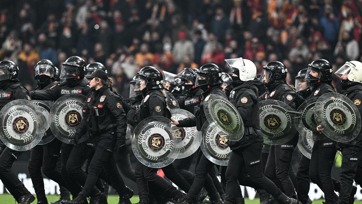 Vali Gül açıkladı! Galatasaray-Fenerbahçe derbisinde 71 kişi hakkında işlem yapıldı…