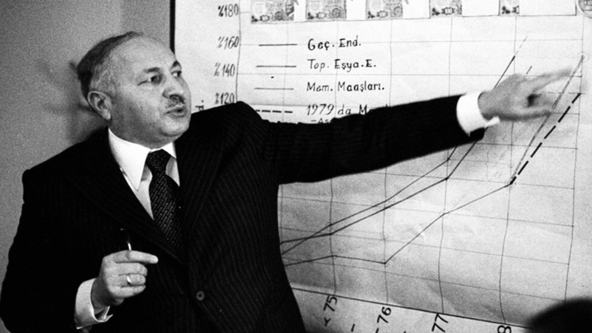 “Yeniden büyük Türkiye” ve “Yeni bir dünya” idealleri sunan lider: Necmettin Erbakan